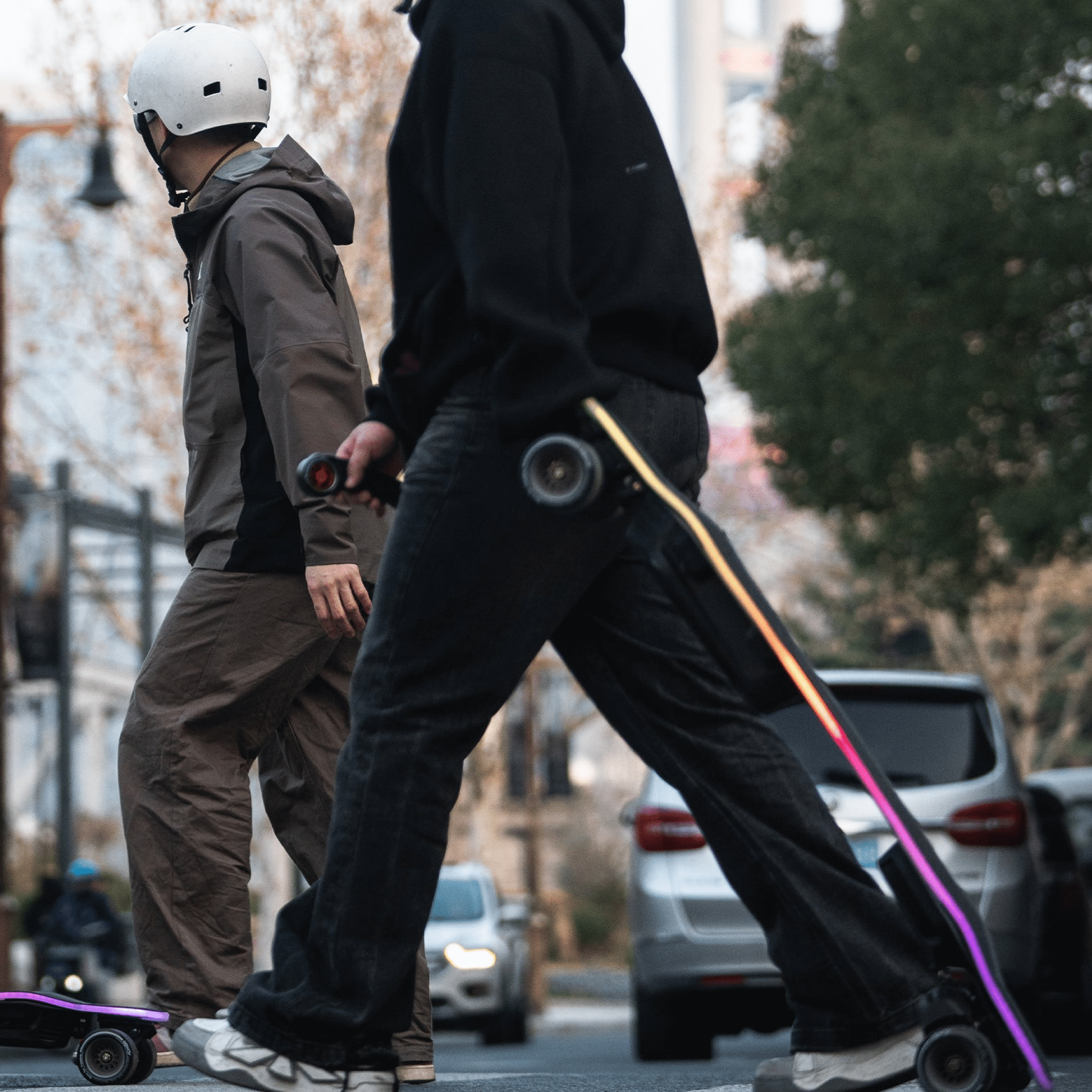 exway-flex-paragon-electric-skateboard-in-urban-street-scenes